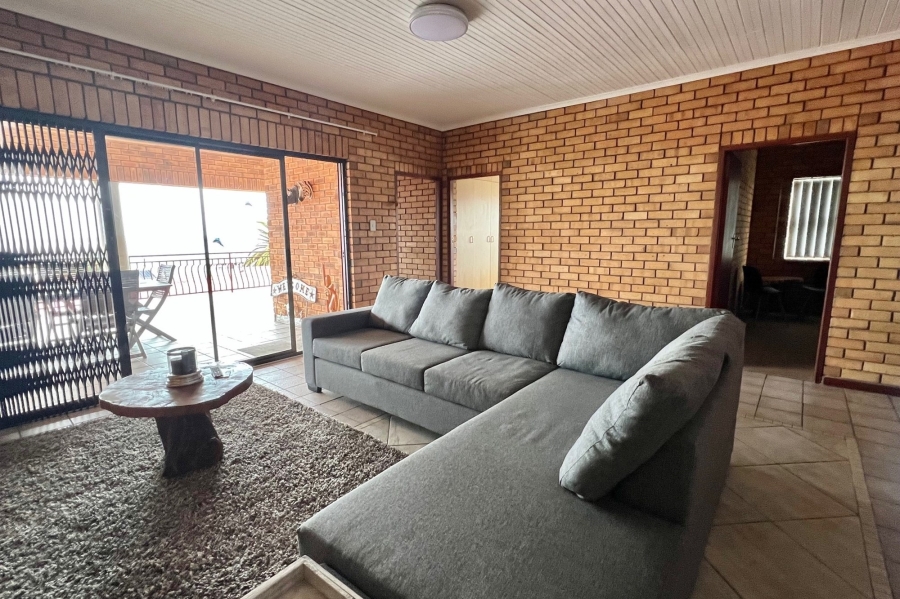 7 Bedroom Property for Sale in Wavecrest Eastern Cape